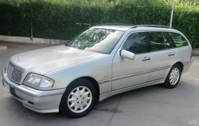 Mercedes-Benz 220