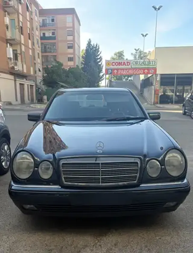 Mercedes-Benz E 220
