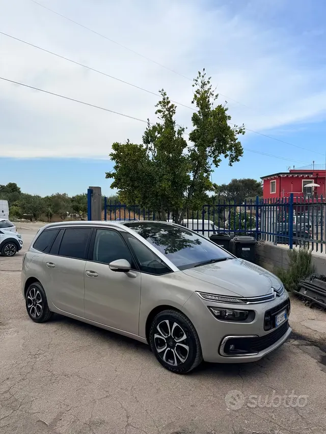 Citroen Grand C4 SpaceTour.