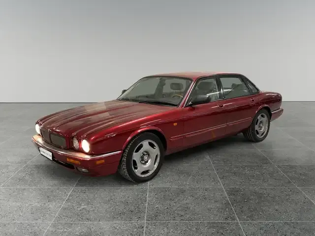 Jaguar XJR