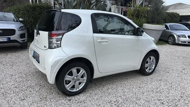 Toyota iQ