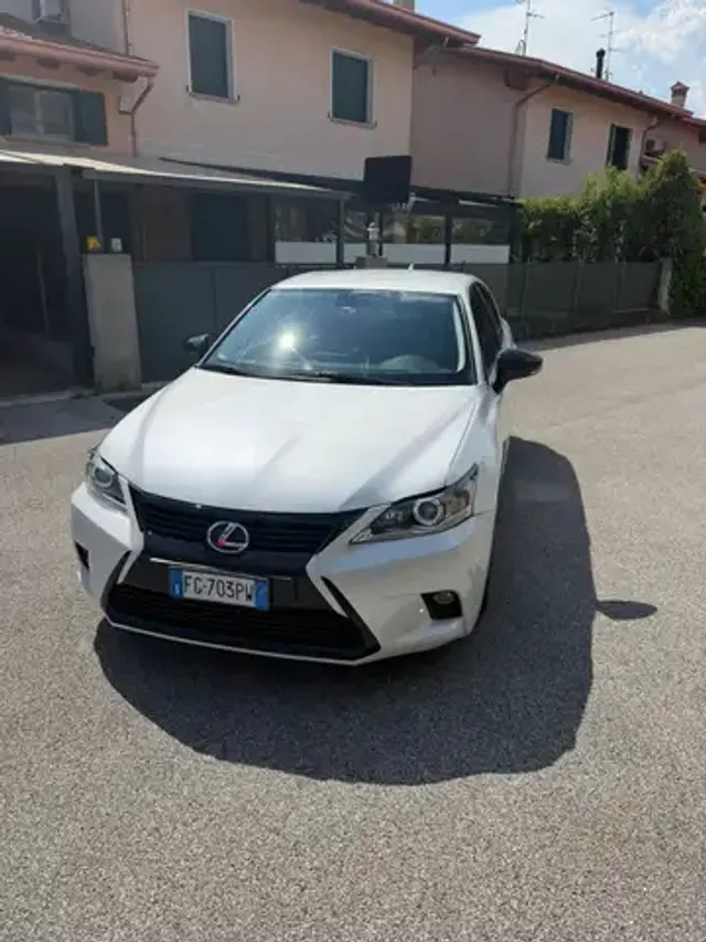 Lexus CT 200h
