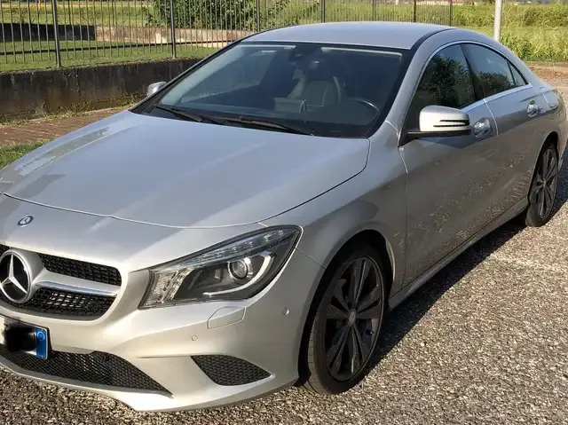 Mercedes-Benz CLA 200