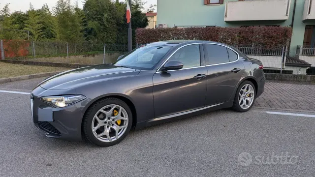 Alfa Romeo Giulia (2016)