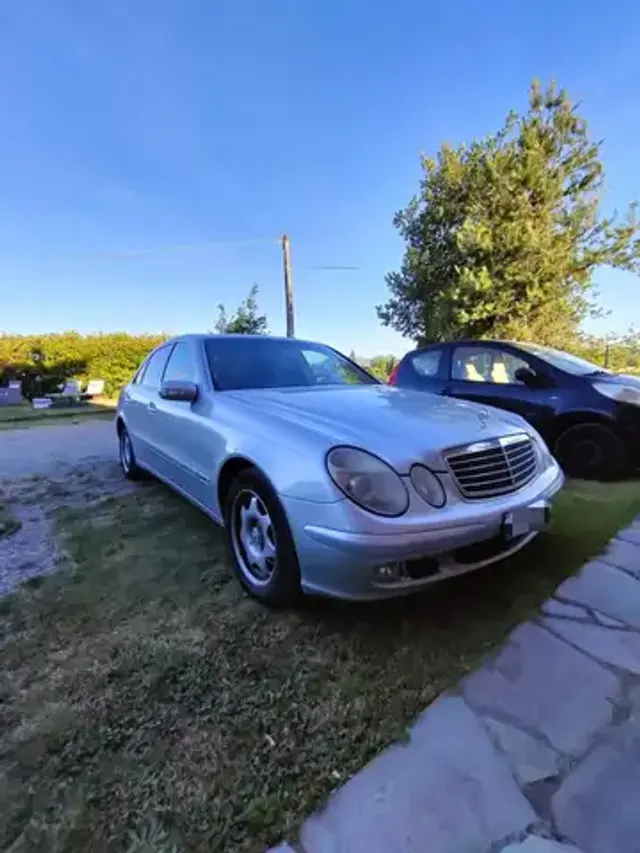 Mercedes-Benz E 240