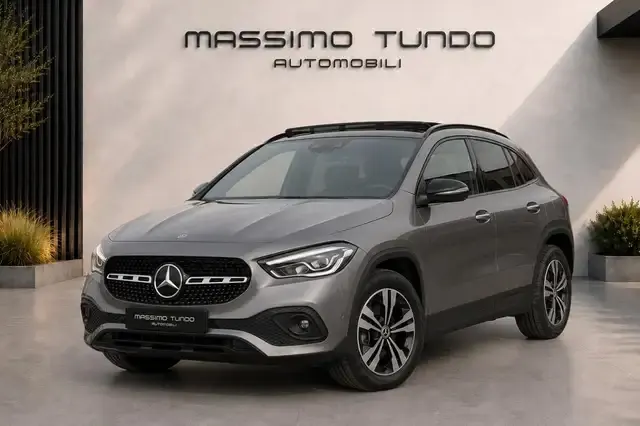 Mercedes-Benz GLA 200