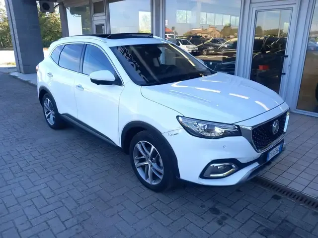 MG HS