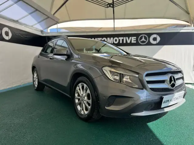 Mercedes-Benz GLA 220