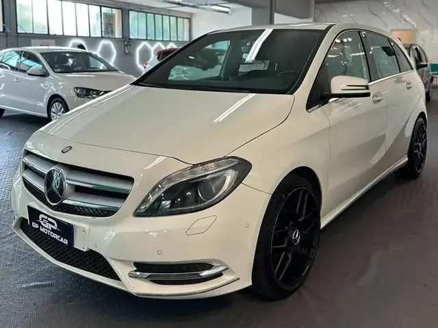 Mercedes-Benz B 180