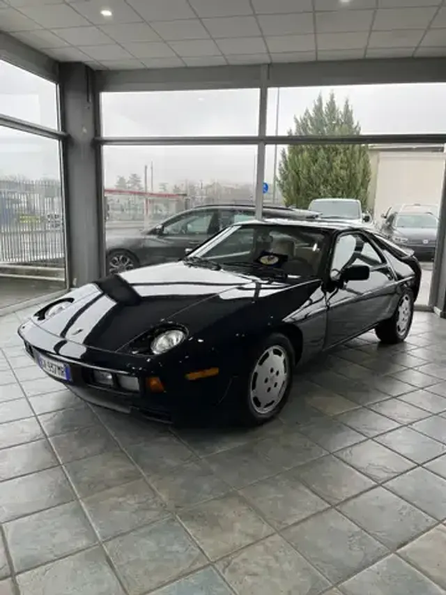 Porsche 928