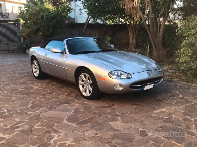 Jaguar XK8/XKR (X100)