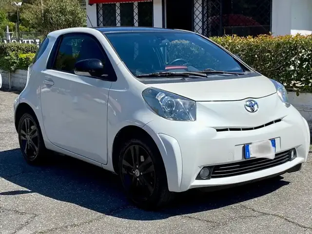 Toyota iQ