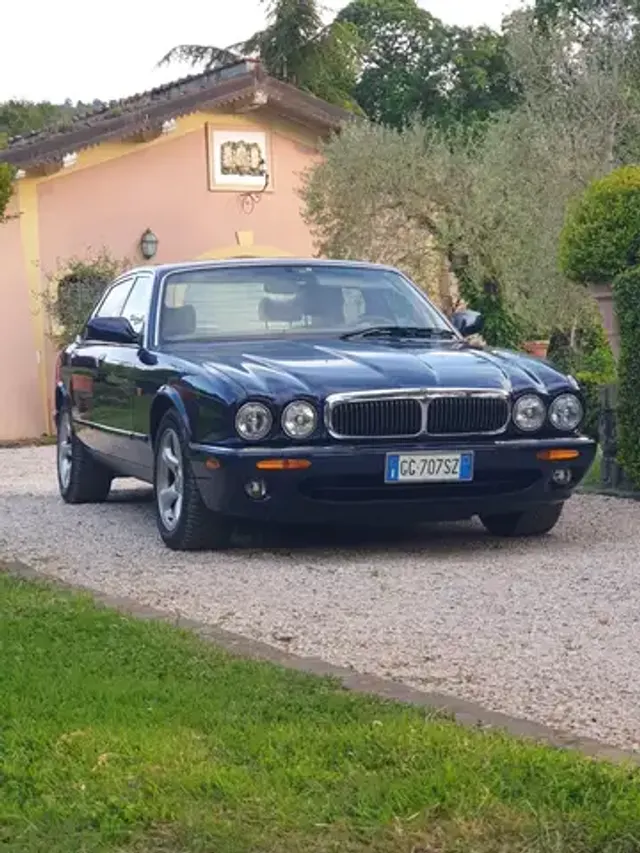 Jaguar XJ