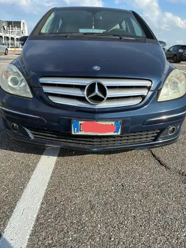 Mercedes-Benz B 200