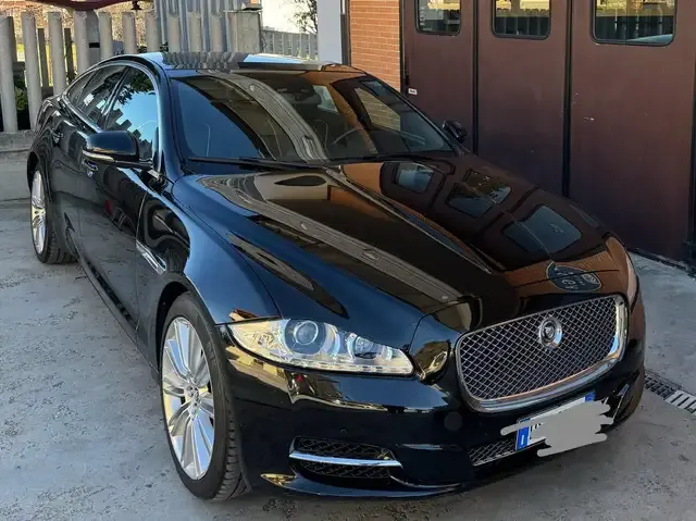 Jaguar XJ