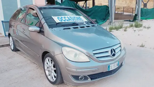 Mercedes-Benz B 200