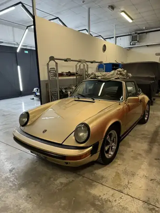 Porsche 930