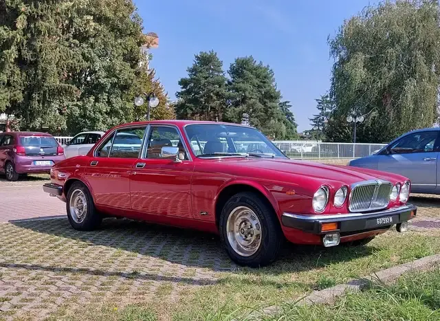 Jaguar XJ12