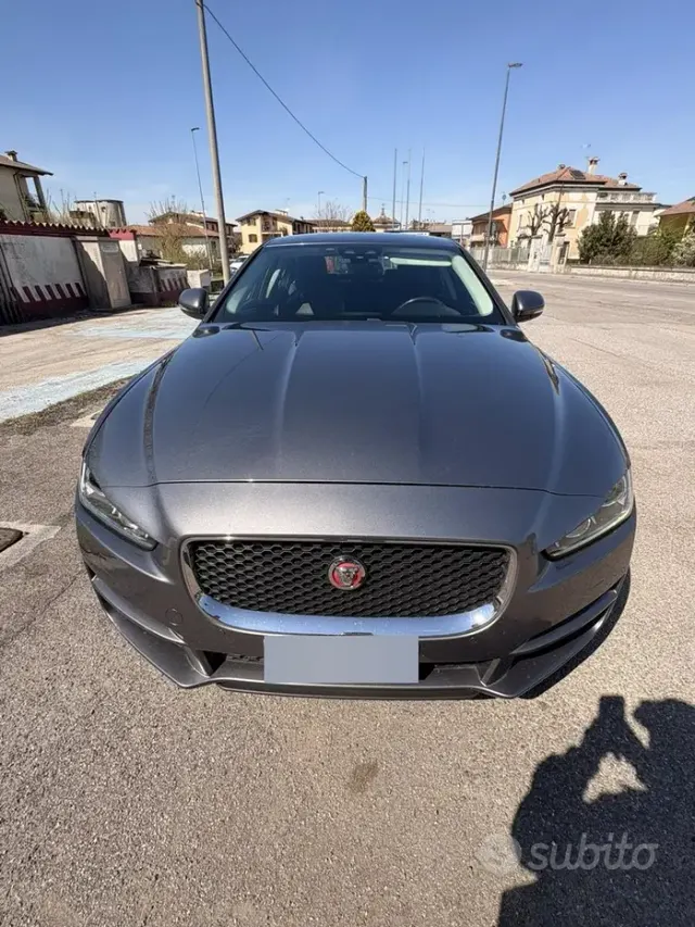Jaguar XE (X760)