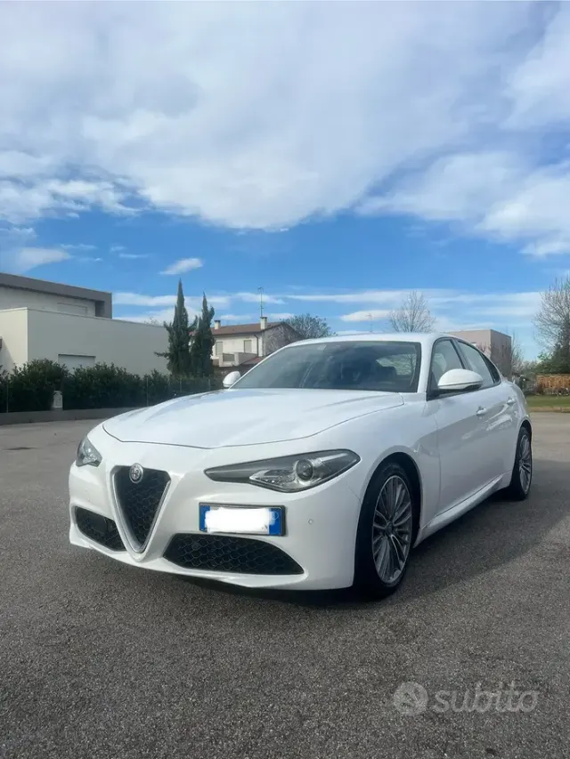 Alfa Romeo Giulia (2016)