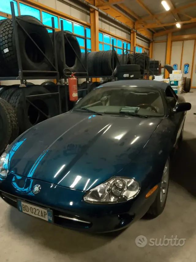 Jaguar XK8/XKR (X100)