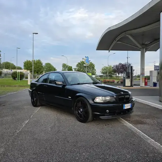 BMW 318
