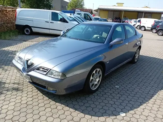 Alfa Romeo 166