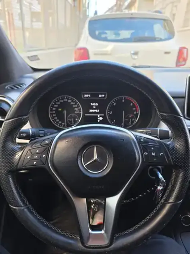 Mercedes-Benz B 200