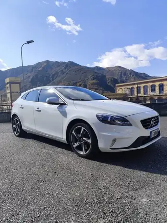 Volvo V40