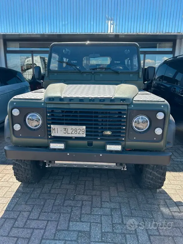 Land Rover Defender