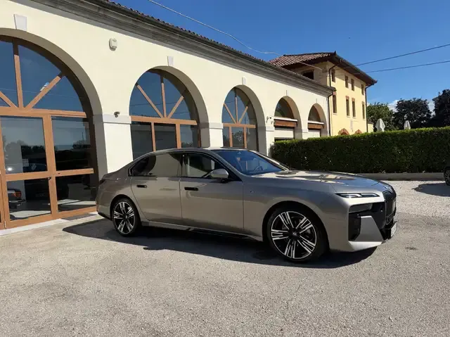 BMW 740